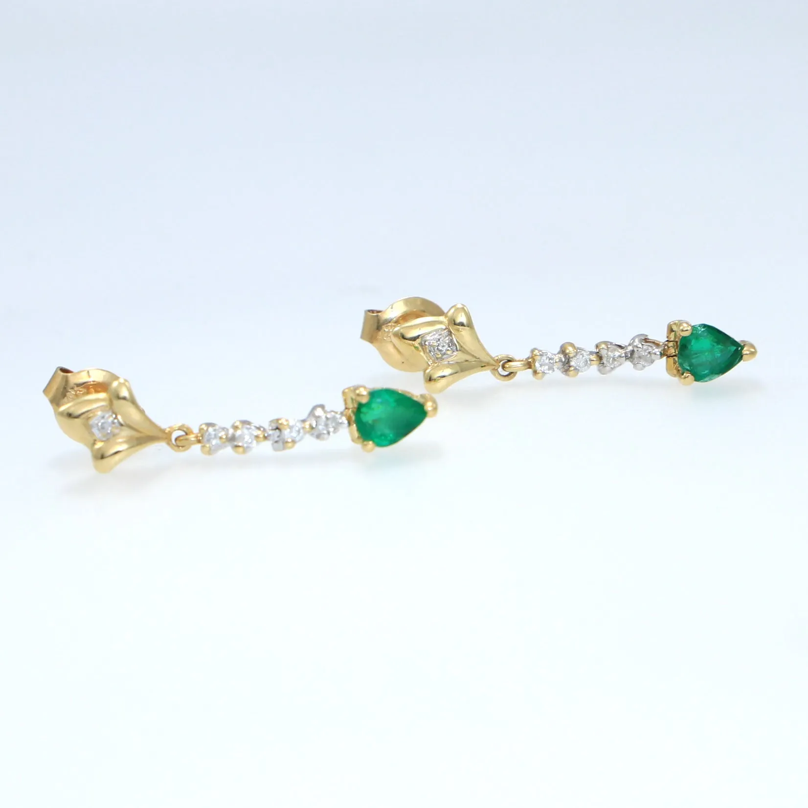 14k Yellow Gold .70ct Pear Shape Emerald .10ct Diamond Drop Dangle Earrings