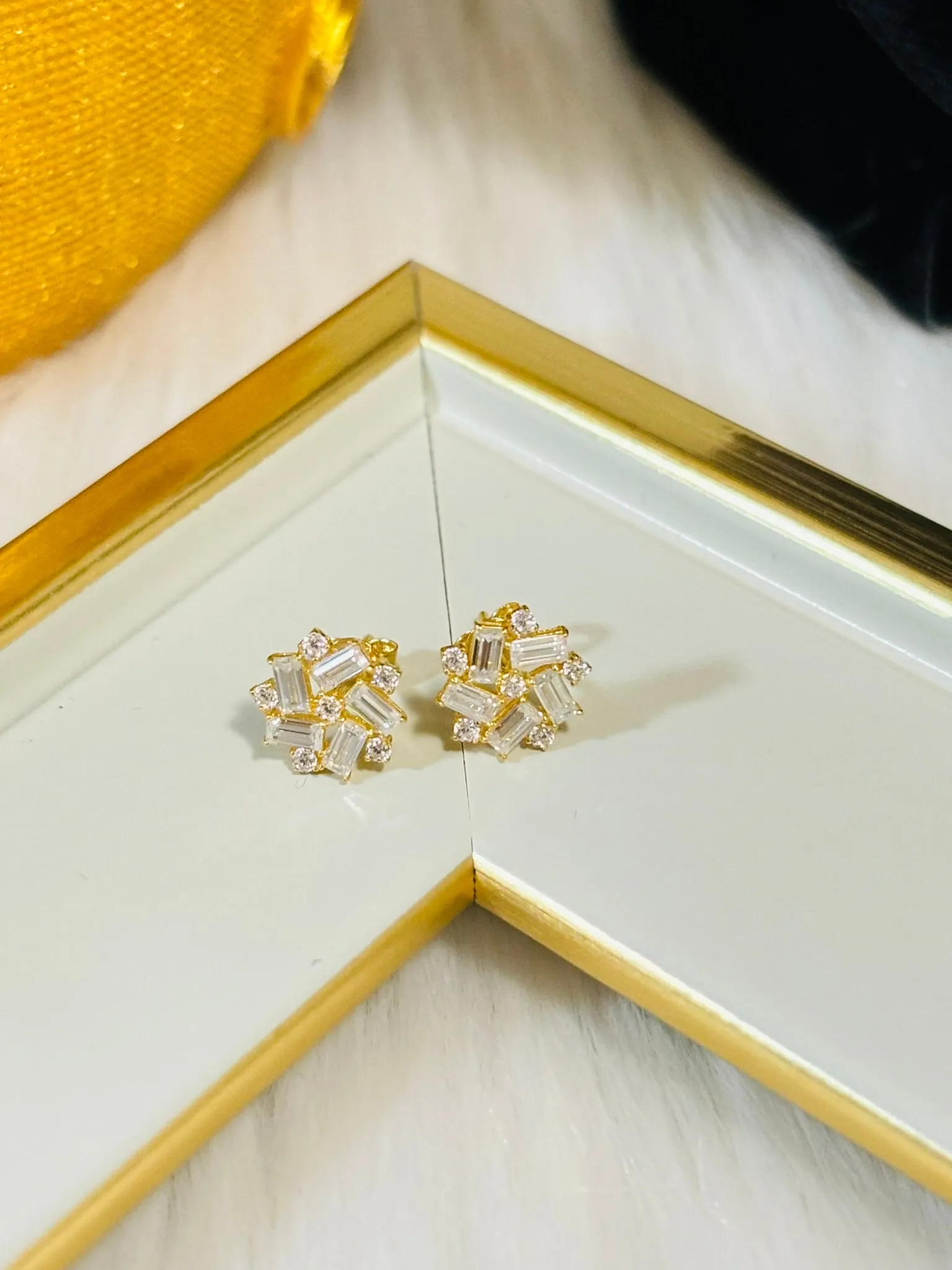 18K Gold Emerald cut Moissanite Diamond
