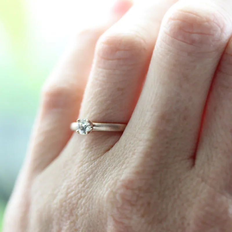 4mm Crown Solitaire •