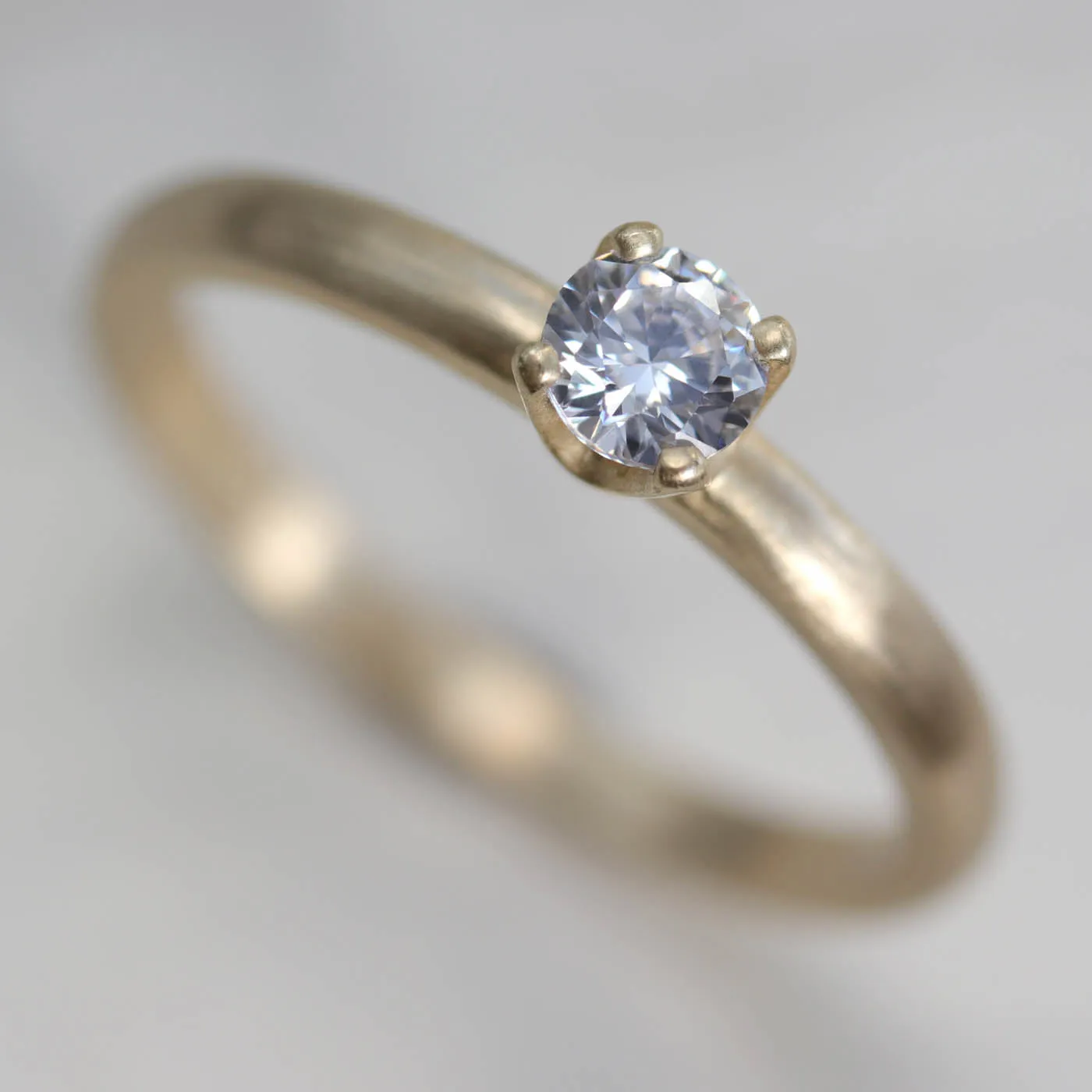 4mm Crown Solitaire •