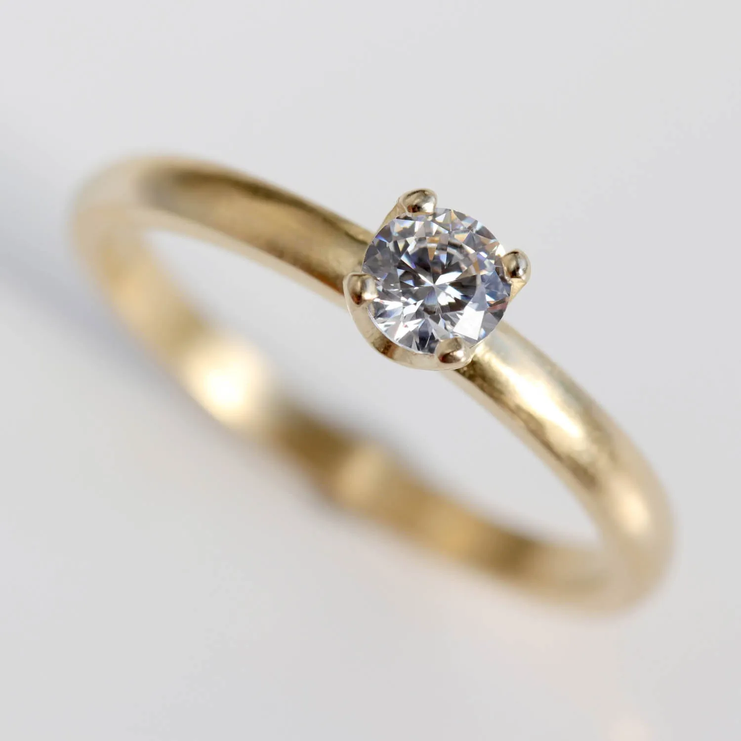 4mm Crown Solitaire •