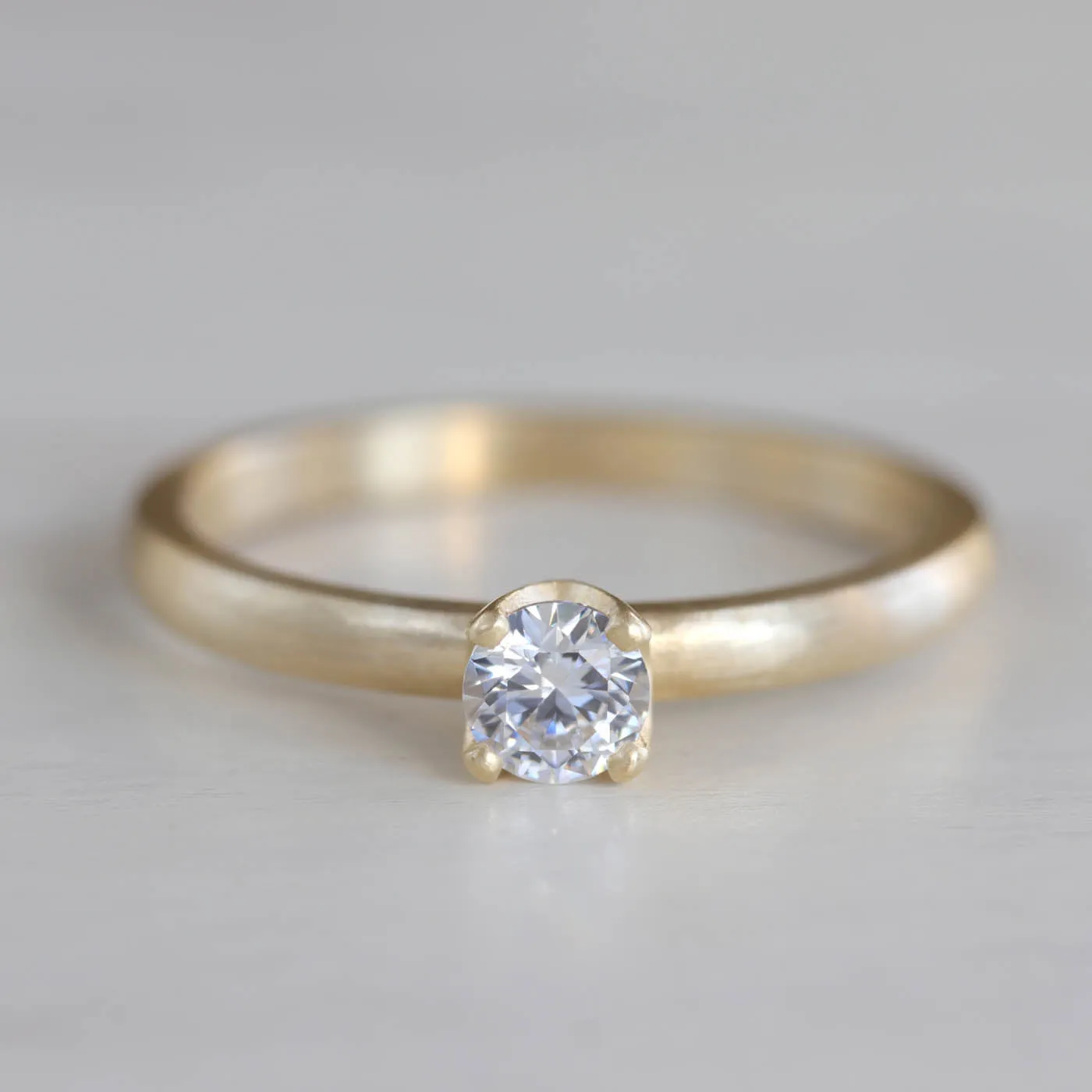 4mm Crown Solitaire •