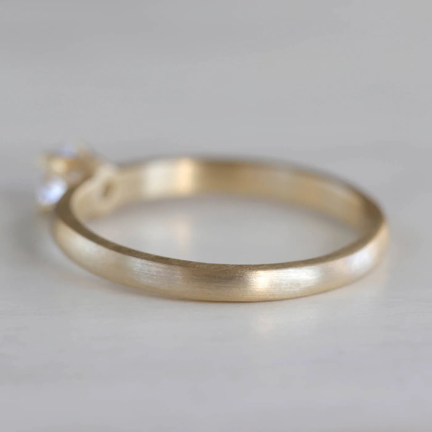 4mm Crown Solitaire •