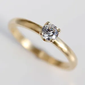 4mm Crown Solitaire •