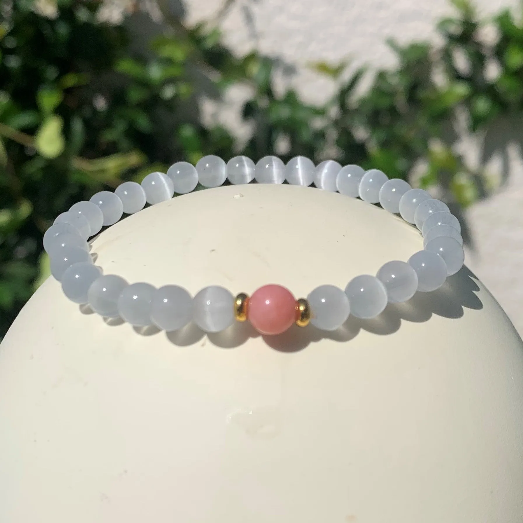 AAA rhodonite bracelet and gold finish, "the management of emotions"