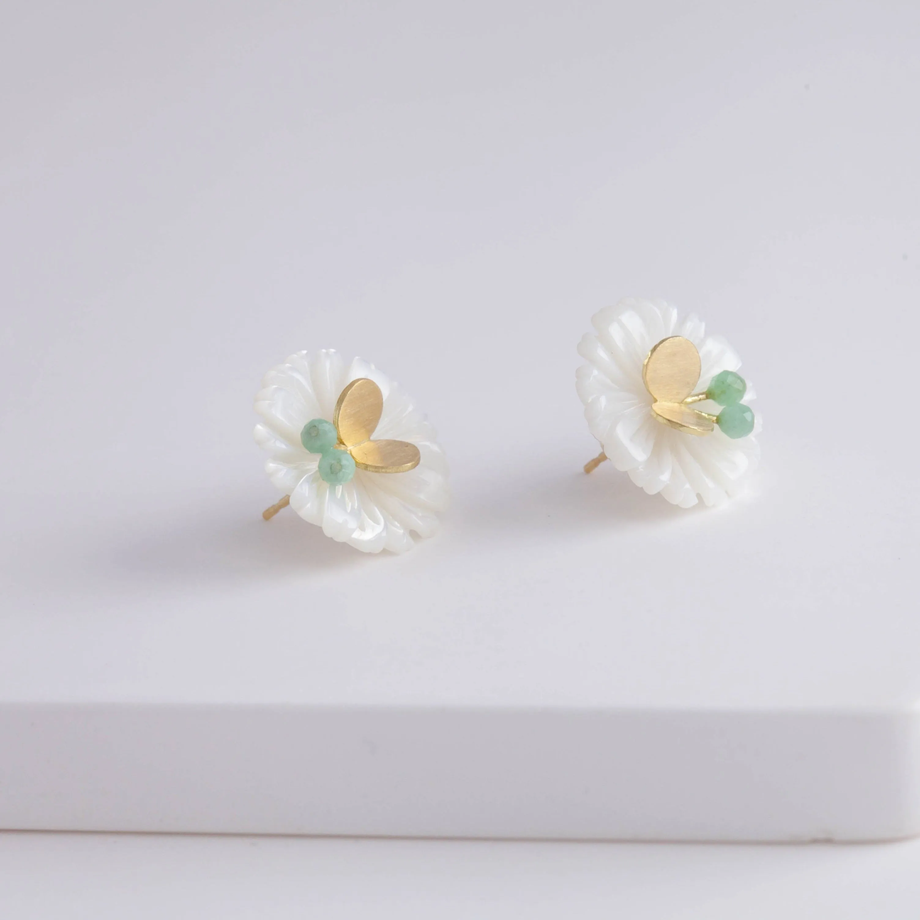 Daisy emerald butterfly earrings