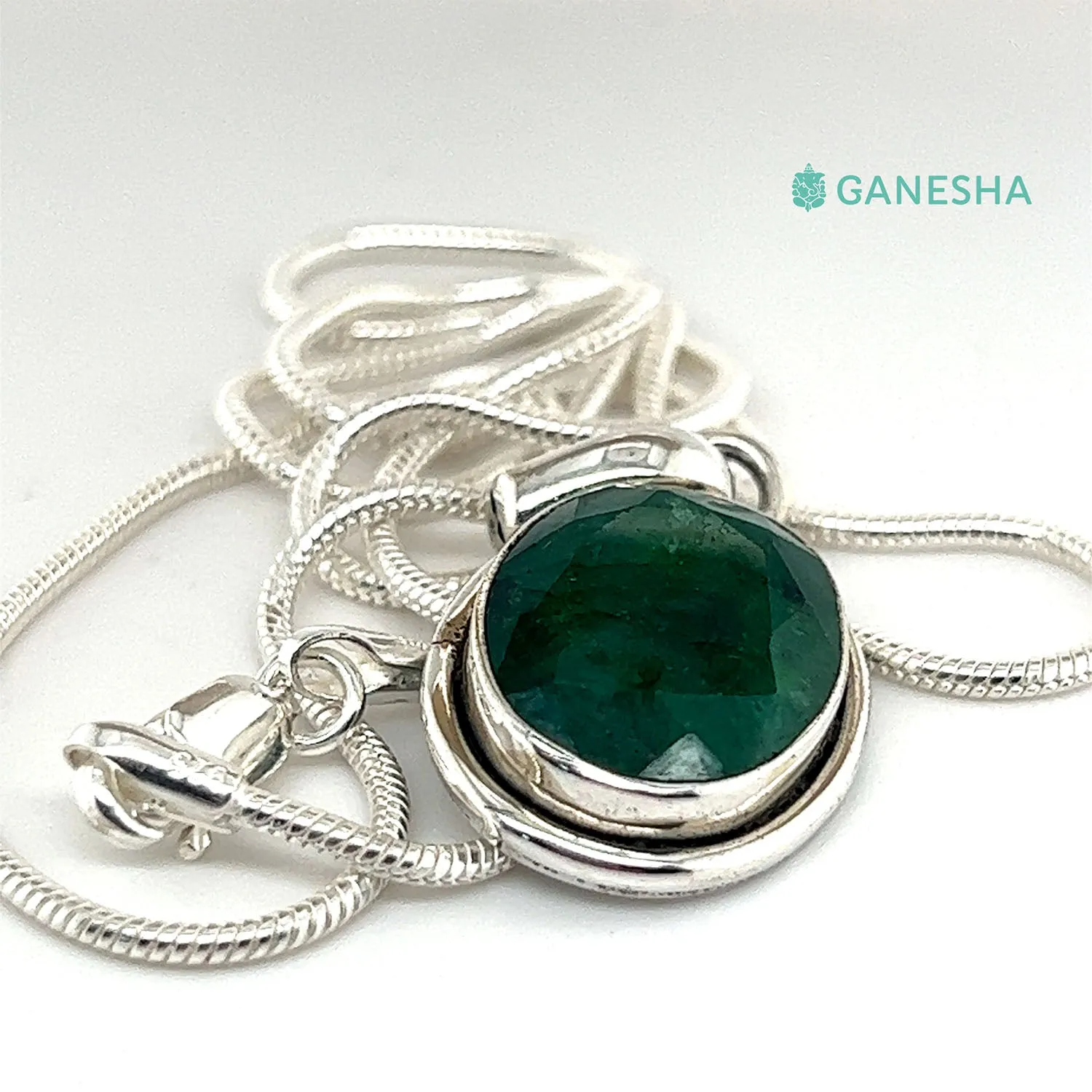 Faceted Emerald Round (925) Sterling Silver Jewellery Gift Set With Free Chain