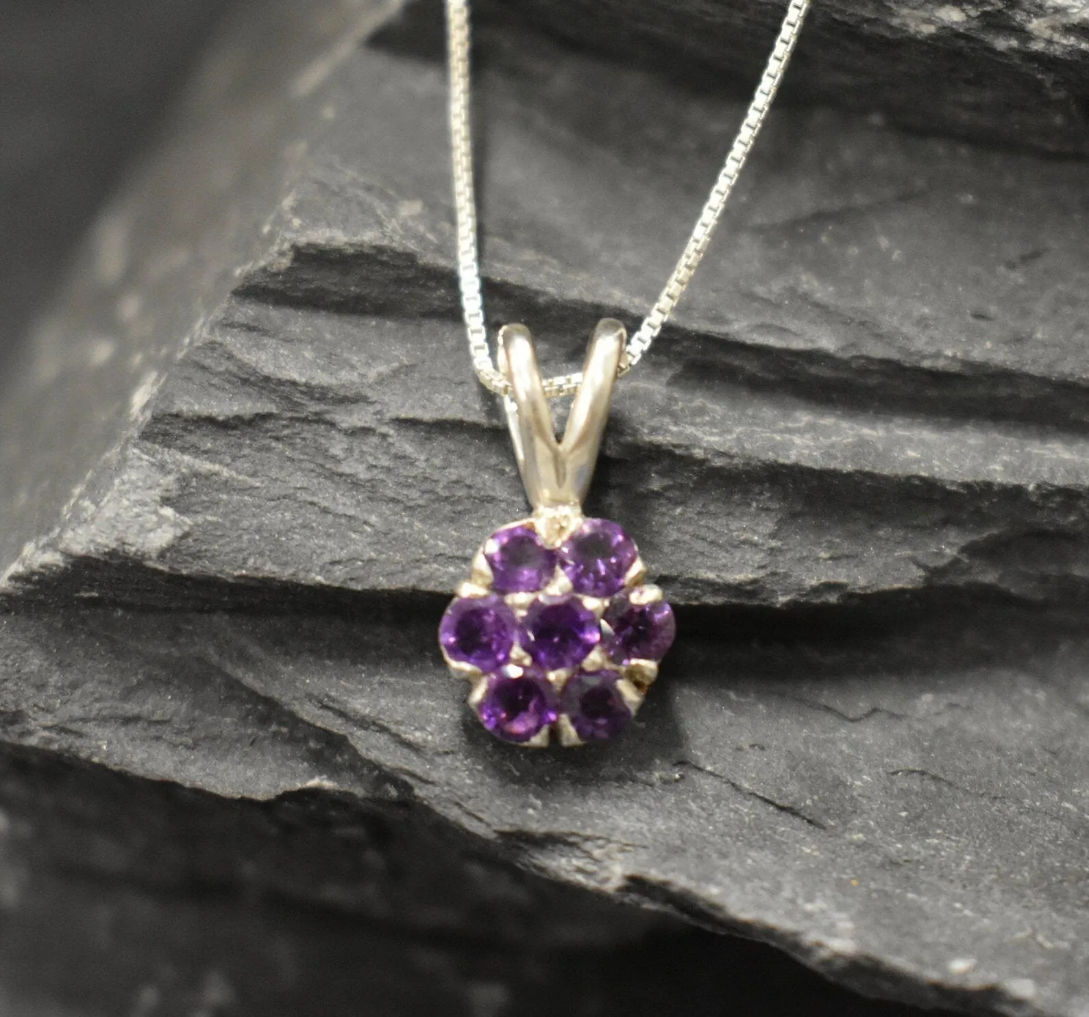 Flower Amethyst Pendant - Dainty Flower Necklace - Purple Daisy Necklace