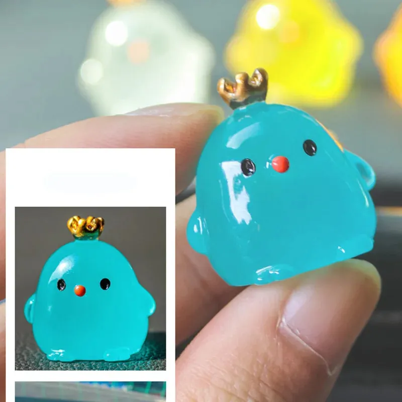 Micro Crowned Glowing Chicken Figures