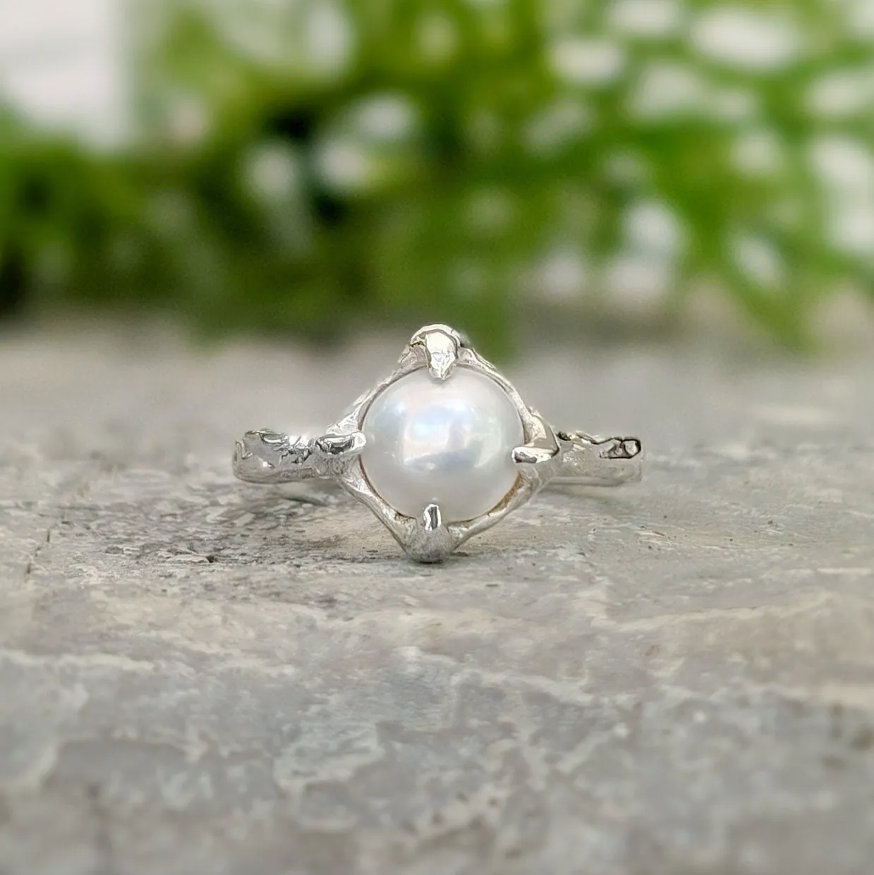 Silver Freshwater pearl textured ring