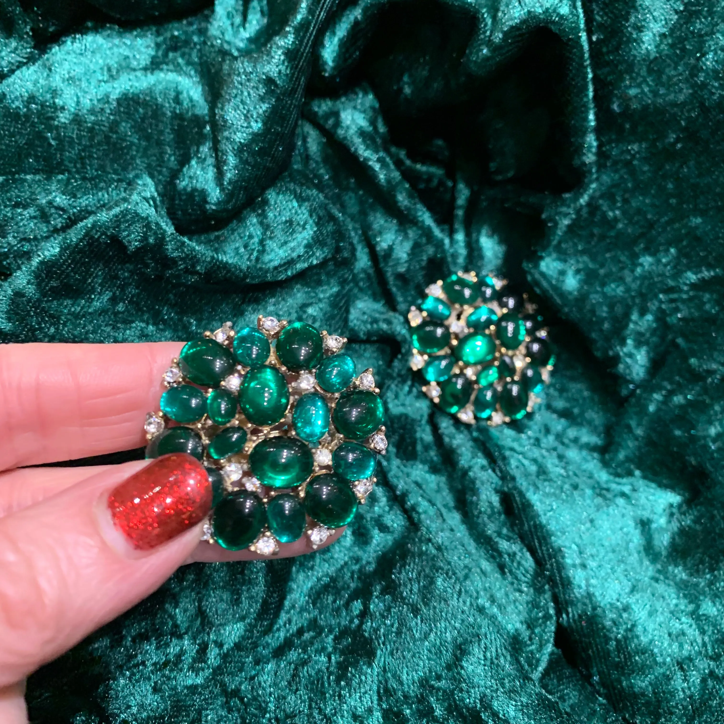 Trifari Vintage Emerald Green glass cabochon cluster clip on earrings
